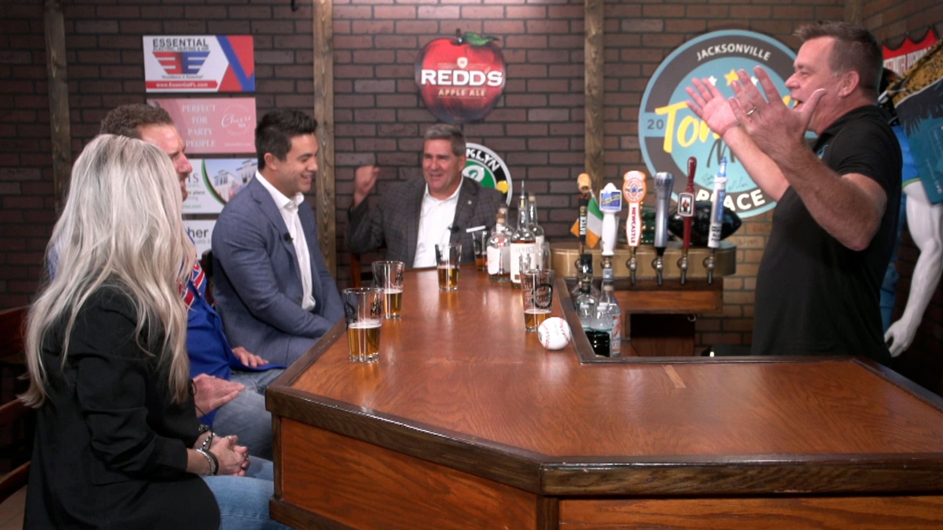 “The Horse’s Mouth” with Pam McQuaig, Talmadge Nunnari, Kevin Lao, and Tom Reber